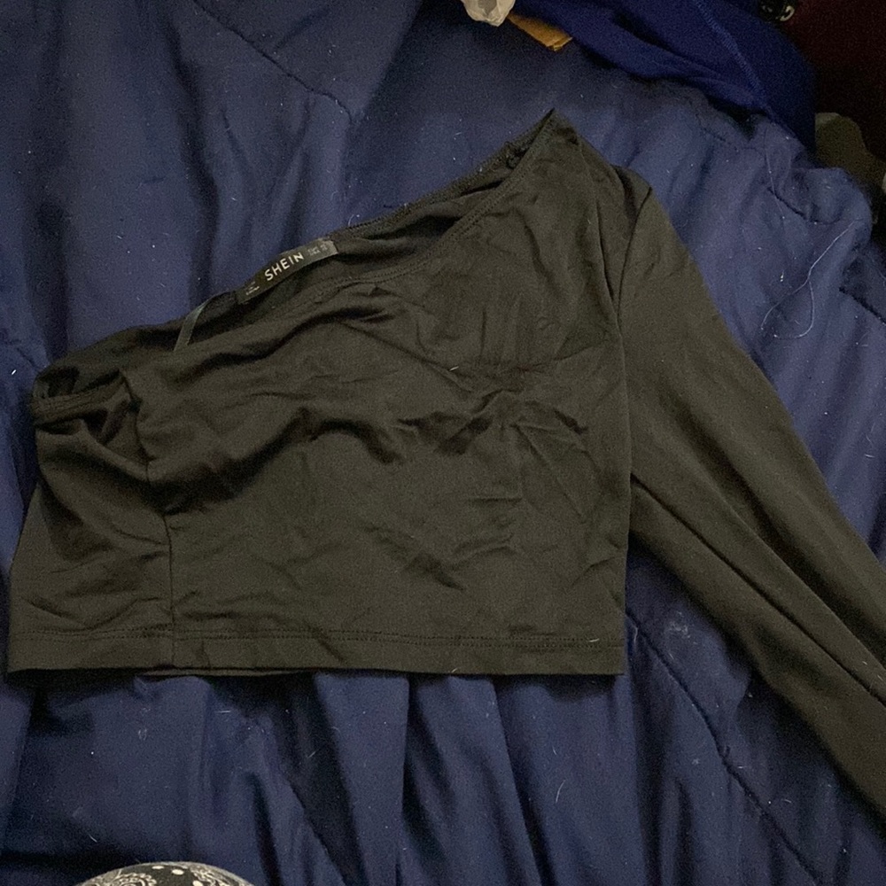 Size XS. She in crop top. Black. One sleeve cropped. Sheer so be careful 🤣